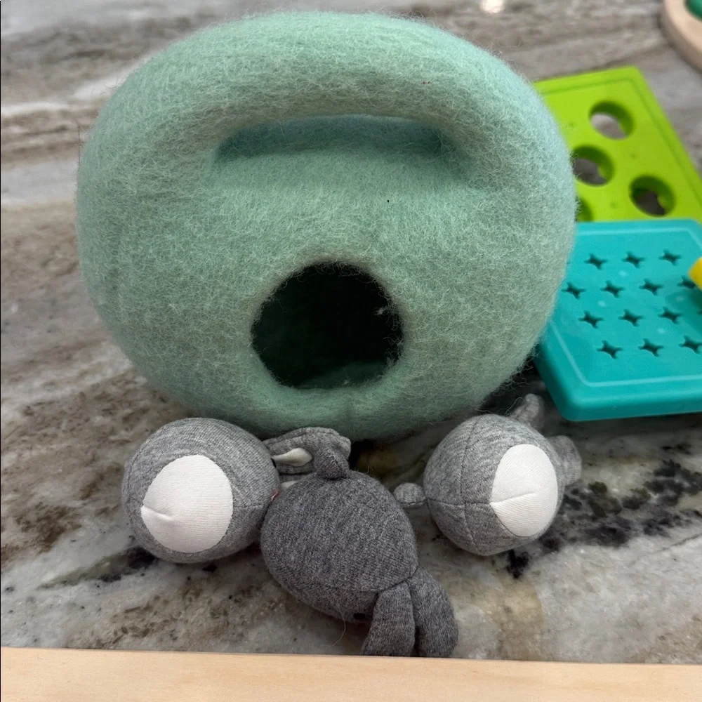 The Babbler Play Kit Lovevery Months 13, 14, and 15 

All original COMPLETE KIT - Picture 2 of 12